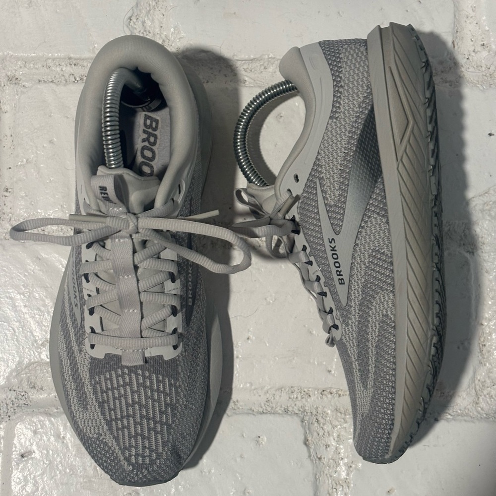 Brooks Revel 7 Running shoes, Women’s size 8.5, Gray